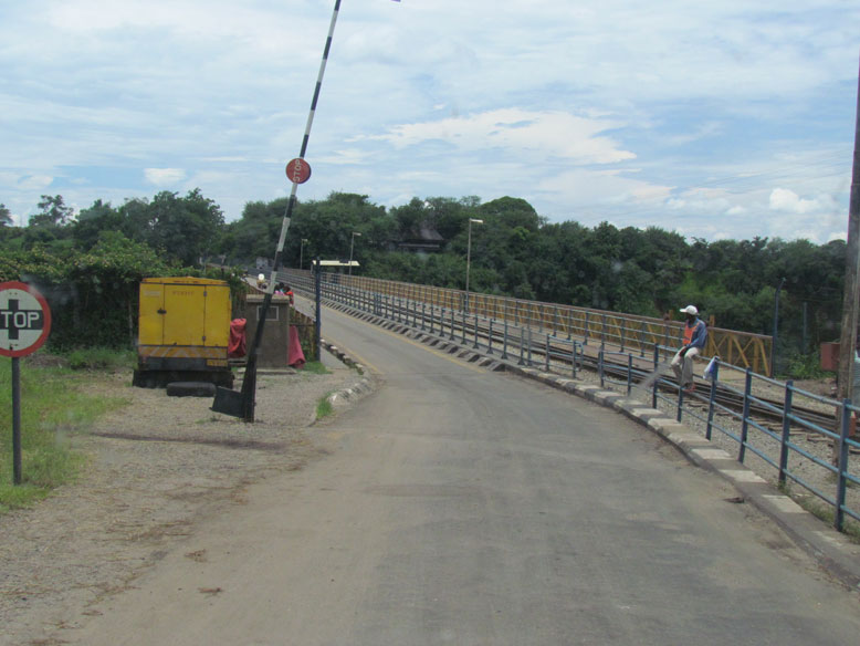 puente fronterizop sobre el zambeze